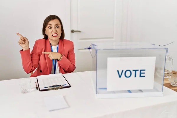Beautiful Middle Age Hispanic Woman Political Election Sitting Ballot Pointing — Stock Photo, Image