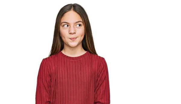 Schöne Brünette Kleine Mädchen Lässigem Pullover Lächelnd Zur Seite Schauen — Stockfoto