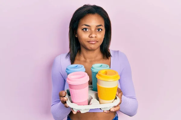Young African American Girl Holding Tray Take Away Coffee Relaxed — Stock Photo, Image