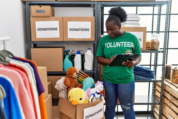 Young African American Woman Wearing Volunteer Uniform Writing Clipboard Charity — Stock Photo, Image
