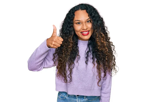 Mujer Hispana Joven Con Pelo Rizado Usando Suéter Invierno Casual —  Fotos de Stock