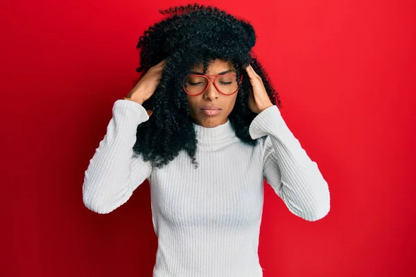 Африканская Американка Афроволосами Свитере Очках Рукой Голове Головная Боль Стресса — стоковое фото