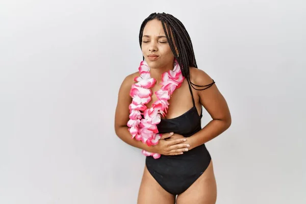 Young African American Woman Wearing Swimsuit Hawaiian Lei Hand Stomach — Fotografia de Stock