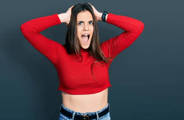 Joven Adolescente Morena Vistiendo Suéter Cuello Alto Rojo Loco Asustado —  Fotos de Stock