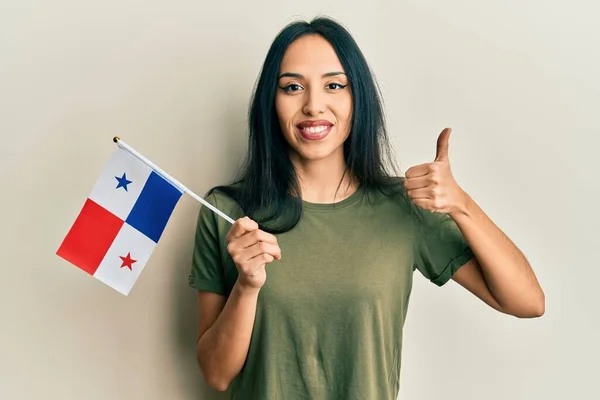Fiatal Spanyol Lány Kezében Panama Zászló Mosolyogva Boldog Pozitív Hüvelykujj — Stock Fotó