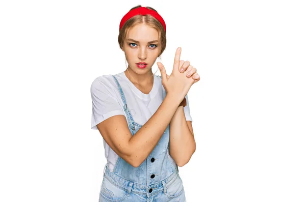 Young Caucasian Girl Wearing Casual Clothes Holding Symbolic Gun Hand — Stock Photo, Image