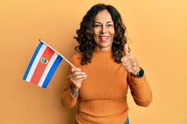 Middelbare Leeftijd Spaanse Vrouw Met Costa Rica Vlag Glimlachen Blij — Stockfoto