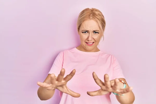 Young Blonde Woman Wearing Casual Pink Shirt Afraid Terrified Fear — Stock Photo, Image