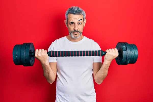 Snygg Medelålders Man Med Grått Hår Sportkläder Med Hjälp Hantlar — Stockfoto