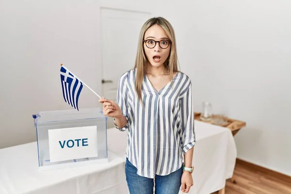 Mujer Joven Asiática Las Elecciones Campaña Política Con Bandera Griega —  Fotos de Stock