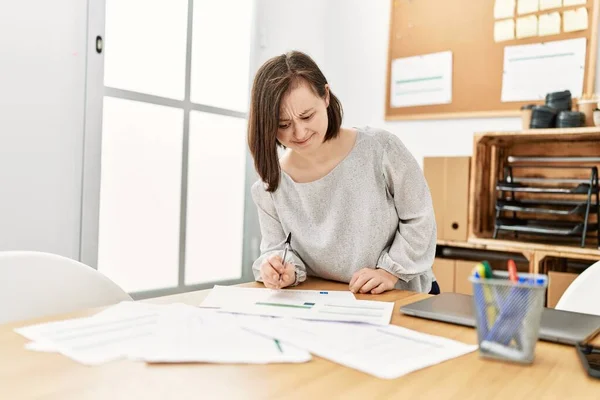 Brunette Woman Syndrome Working Documents Business Office — Stock Photo, Image