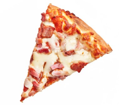  Beyaz izole arka planda İtalyan pastırmalı pizza dilimi.