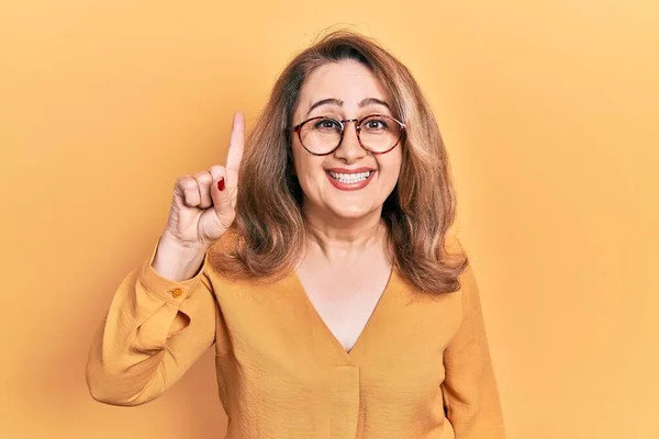 Middle Age Caucasian Woman Wearing Casual Clothes Glasses Pointing Finger — Stock Photo, Image