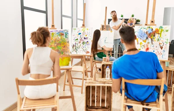 Grupo Pessoas Sorrindo Desenho Feliz Aula Pintura Estúdio Arte — Fotografia de Stock