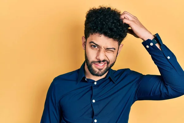 Homem Árabe Jovem Com Barba Vestindo Camisa Casual Confundir Perguntar — Fotografia de Stock