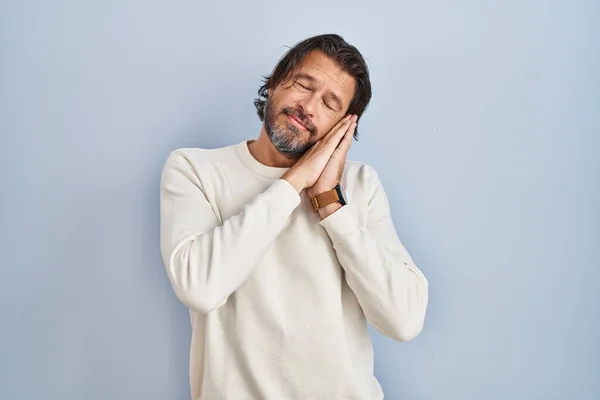 Hombre Guapo Mediana Edad Con Suéter Casual Sobre Fondo Azul —  Fotos de Stock