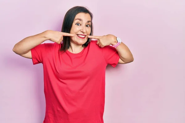 Middle Age Hispanic Woman Wearing Casual Clothes Smiling Cheerful Showing — Stock Photo, Image