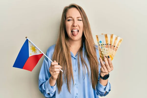 Young Blonde Woman Holding Philippine Flag Philippines Pesos Banknotes Sticking — Stock Photo, Image