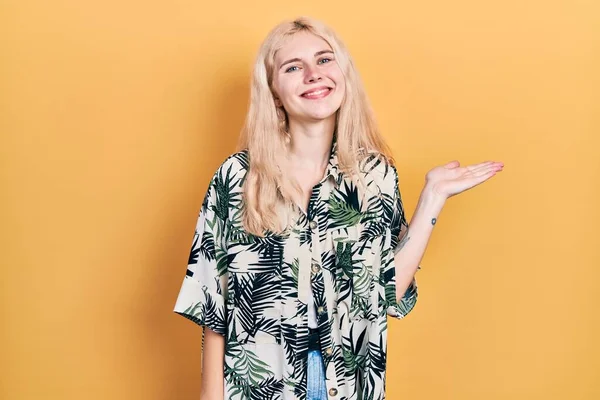 Beautiful Caucasian Woman Blond Hair Wearing Tropical Shirt Smiling Cheerful — Stock Photo, Image