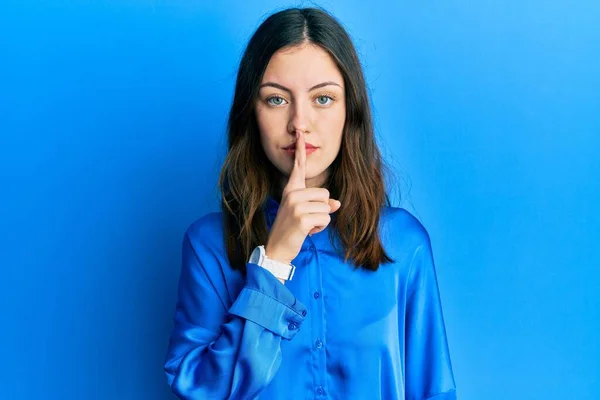Young Brunette Woman Wearing Casual Blue Shirt Asking Quiet Finger — Stok fotoğraf