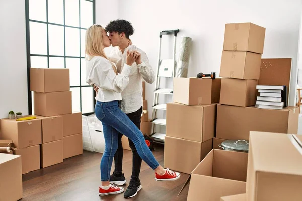 Young Beautiful Couple Smiling Happy Dancing New Home — Stock Photo, Image