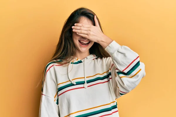 Jonge Blanke Vrouw Die Casual Kleren Draagt Glimlachend Lachend Met — Stockfoto