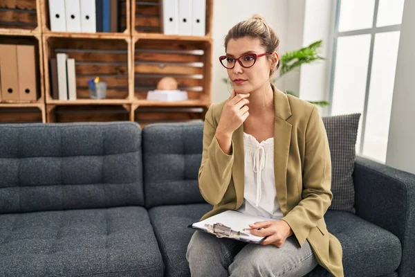 Young Blonde Woman Psychologist Having Consultation Psychology Center — Stock Photo, Image