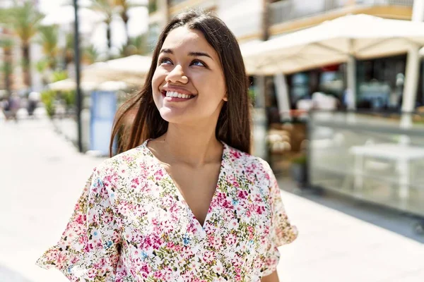 Young Latin Woman Smiling Confident Standing Street — Stock Photo, Image