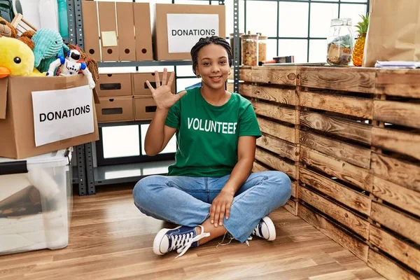 Young African American Woman Wearing Volunteer Shirt Donations Stand Showing — Stock Photo, Image