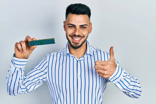 Young Hispanic Man Beard Holding Memory Ram Smiling Happy Positive — Stock Photo, Image