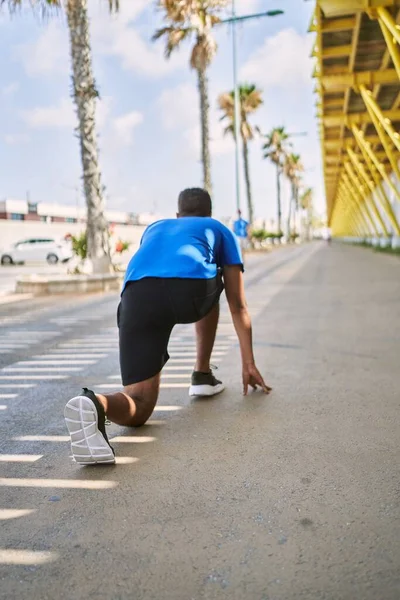 Νεαρός Ισπανός Έτοιμος Τρέξει Έναν Αγώνα Στην Ύπαιθρο — Φωτογραφία Αρχείου