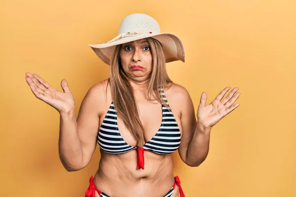Middle Age Hispanic Woman Wearing Bikini Summer Hat Clueless Confused — Stock Photo, Image