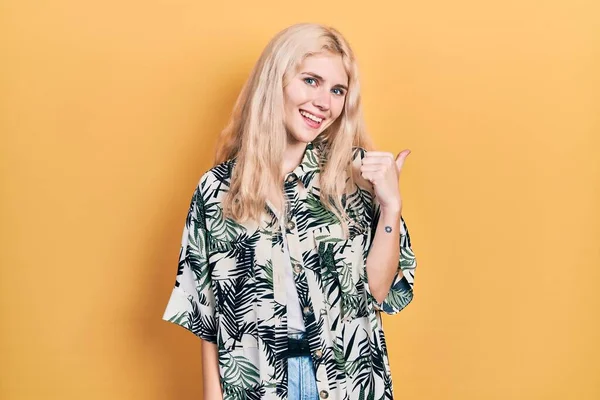Beautiful Caucasian Woman Blond Hair Wearing Tropical Shirt Smiling Happy — Stock Photo, Image