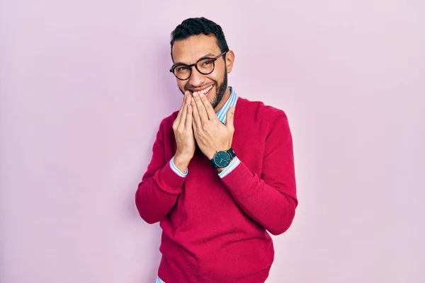 Hombre Hispano Con Barba Vistiendo Camisa Negocios Gafas Riéndose Riéndose —  Fotos de Stock