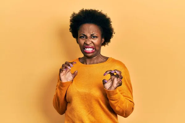 Молода Афроамериканська Жінка Одягнена Повсякденний Одяг Огидний Вираз Незадоволена Налякана — стокове фото