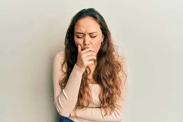 Young Hispanic Girl Wearing Casual Clothes Feeling Unwell Coughing Symptom — Stock Photo, Image
