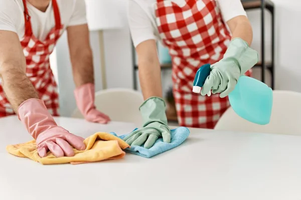 Young Caucasian Couple Cleaning Table Using Rag Diffuser Home — Stock Photo, Image