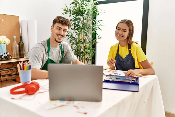 Young Hispanic Artist Couple Smiling Happy Having Online Draw Lesson — Stock Photo, Image