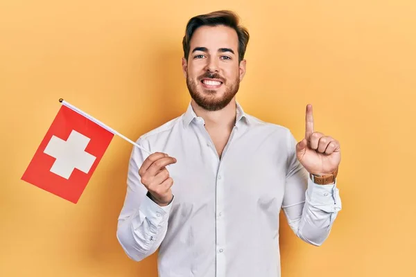 Snygg Kaukasisk Man Med Skägg Håller Switzerland Flagga Leende Med — Stockfoto