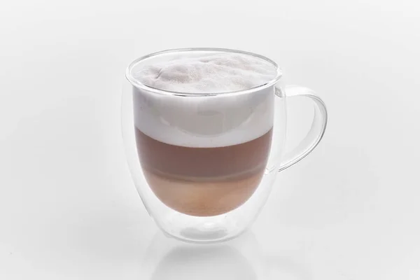 Eine Tasse Cappuccino Kaffee Auf Weißem Hintergrund — Stockfoto