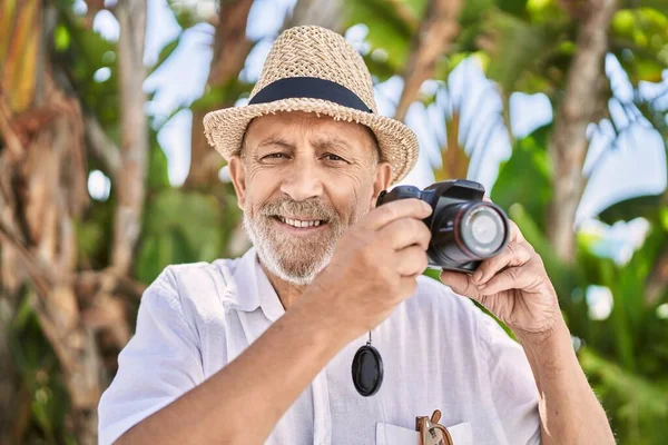 Senior Man Smiling Confident Wearing Summer Hat Using Camera Park — Stock Photo, Image