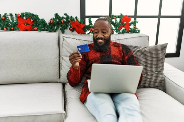 Young African American Man Using Laptop Credit Card Sitting Christmas —  Fotos de Stock