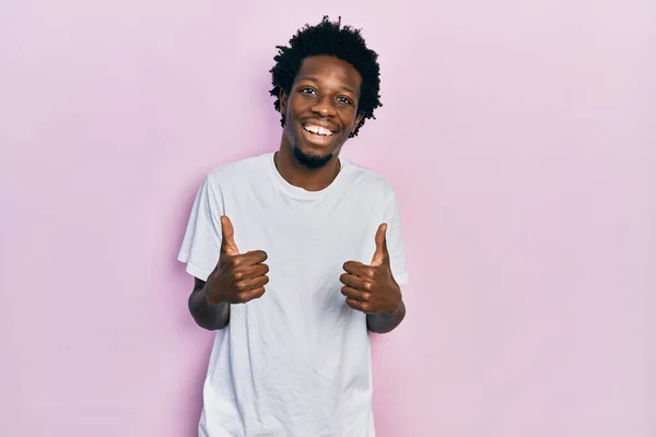 Young African American Man Wearing Casual White Shirt Success Sign — ストック写真