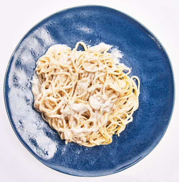 Assiette Pâtes Italiennes Spaghetti Avec Sauce Carbonara Sur Fond Blanc — Photo