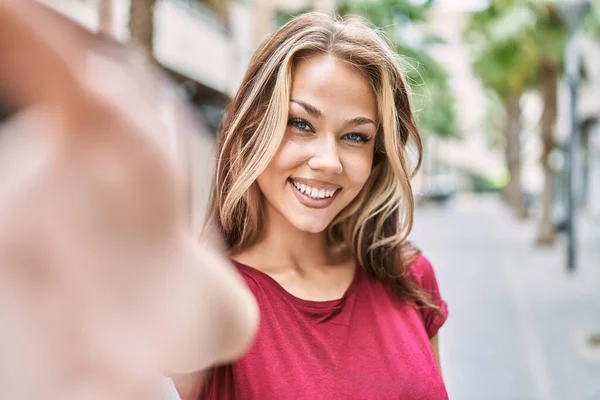 Young Caucasian Girl Smiling Happy Making Selfie Camera City — Stock Photo, Image