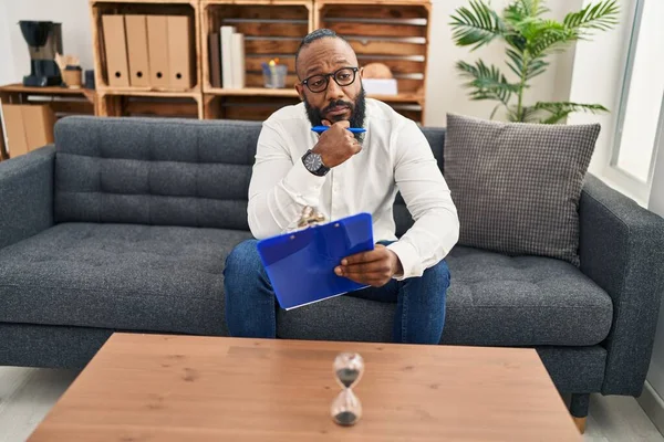 Young African American Man Psychologist Having Session Psychology Center — Stock Photo, Image