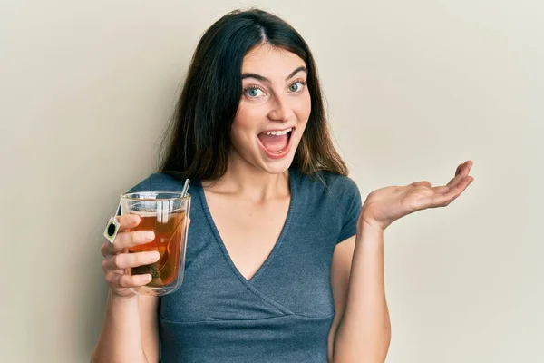 Young Caucasian Woman Holding Cup Tea Celebrating Achievement Happy Smile — Stock Photo, Image
