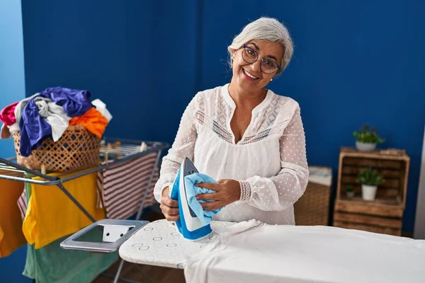 Middle Age Woman Smiling Confident Cleaning Iron Laundry Room — Stock Photo, Image