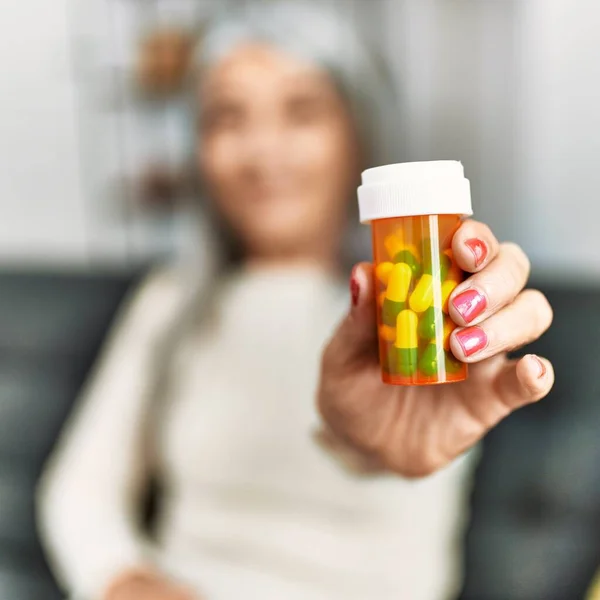 Middle Age Grey Haired Woman Smiling Confident Holding Pills Bottle — Stock Photo, Image