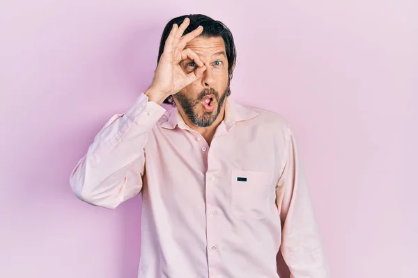 Middle Age Caucasian Man Wearing Casual Clothes Doing Gesture Shocked — Stock Photo, Image